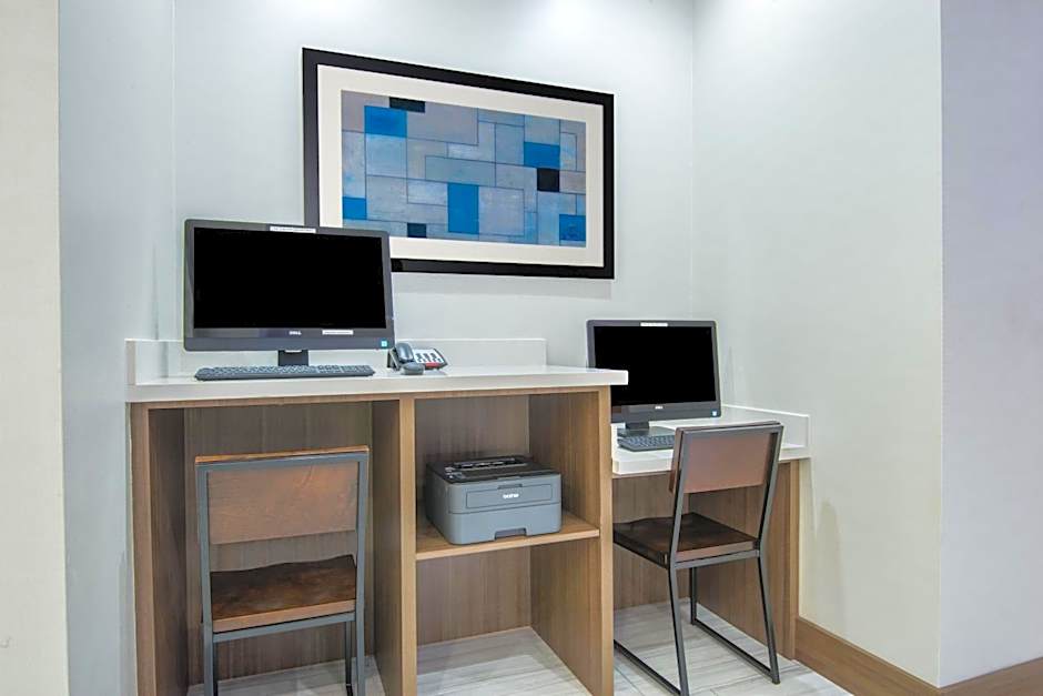 Holiday Inn Express & Suites Stillwater - University Area By IHG