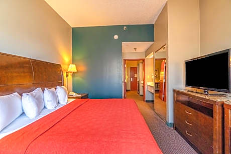 Suite - King Bed Accessible Non Smoking