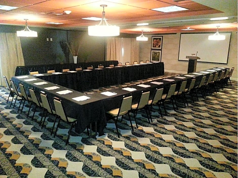 Holiday Inn Express & Suites - Huntsville Airport, an IHG Hotel