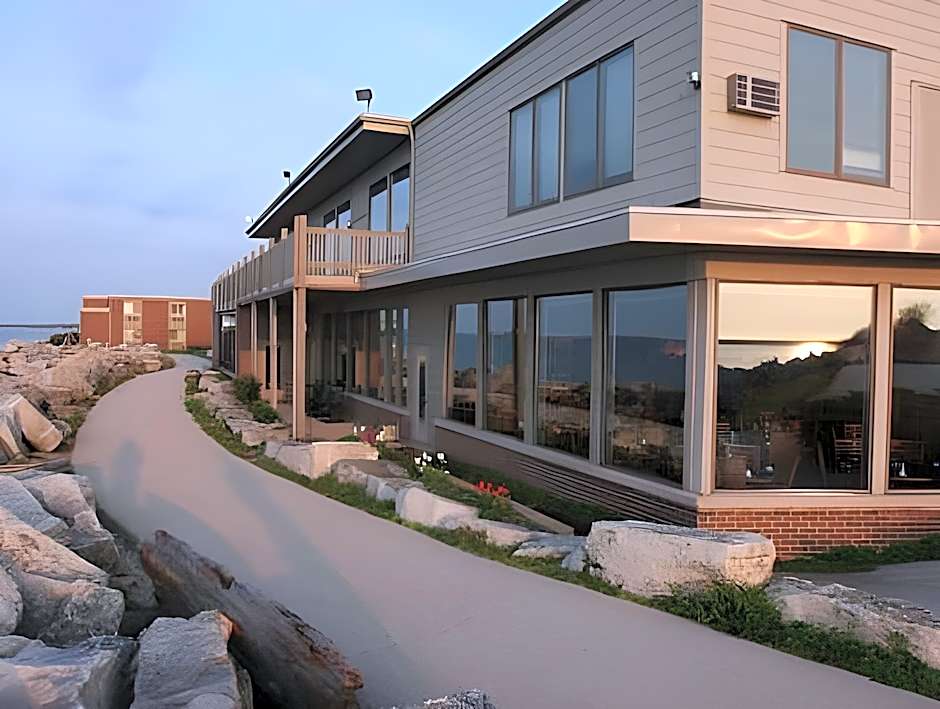 Lighthouse Inn - Two Rivers