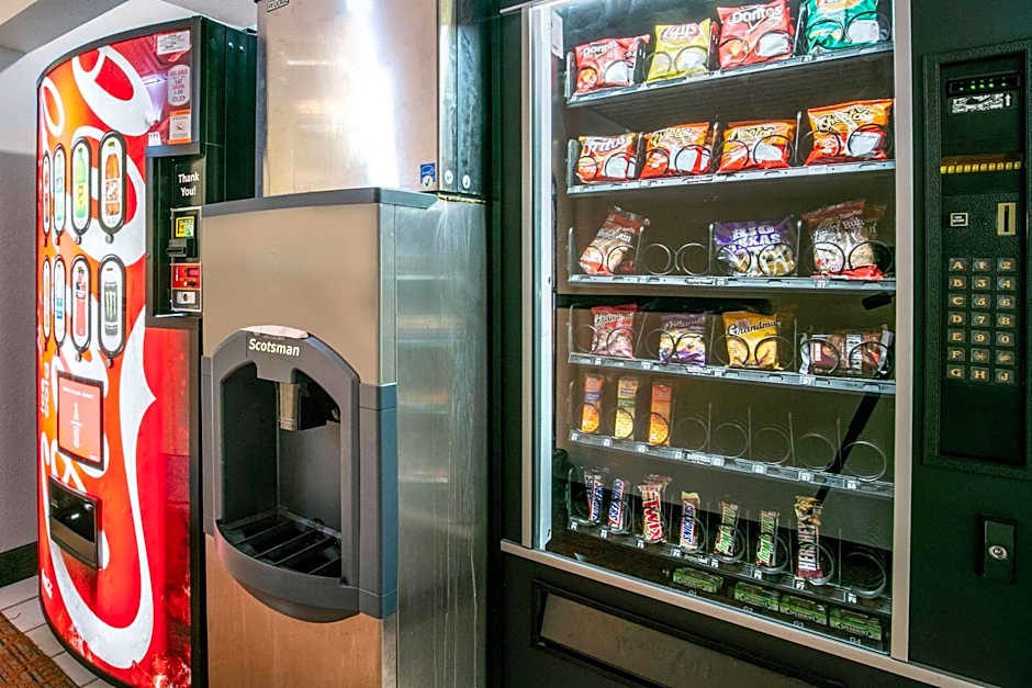 Quality Inn & Suites Metropolis I-24