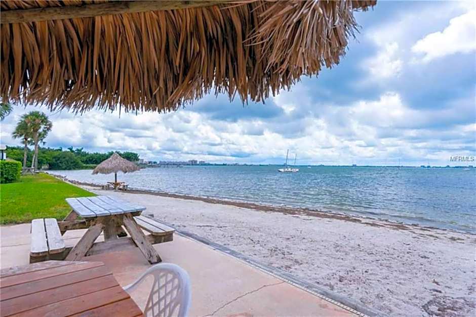 Relaxing Spacious Coastal 3bd Gulfport Paradise