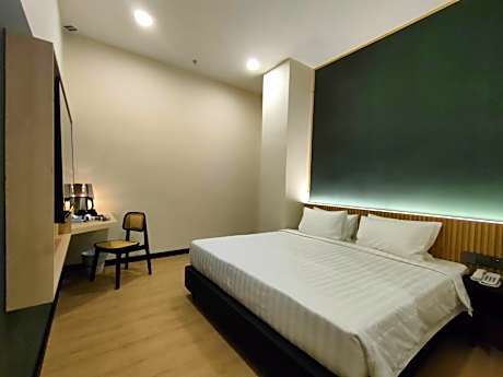 Deluxe Double Room (2 Adults + 1 Child)