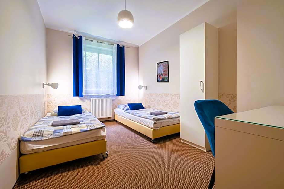 ApartamentyKudowa - Willa Pod Dębami z ogrodem i parkingiem,