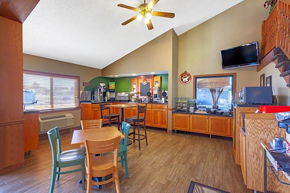 AmericInn by Wyndham Hutchinson