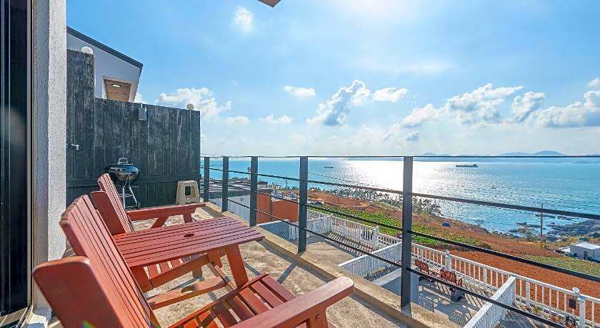 Whales Dream Pension