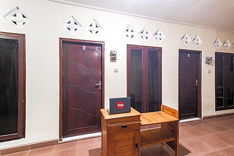 OYO Life 93504 Kost Krisna