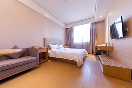 Zero Pressure Superior Queen Room