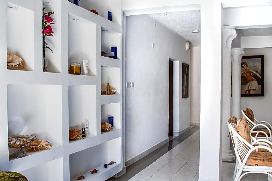 Travellers Beach Hotel & Club