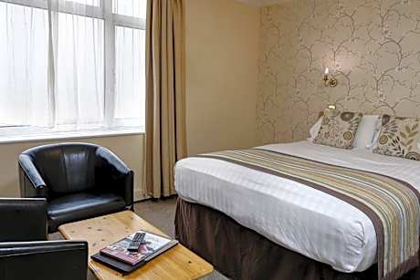 Double Room with Double Bed and Sea View - Non-Smoking