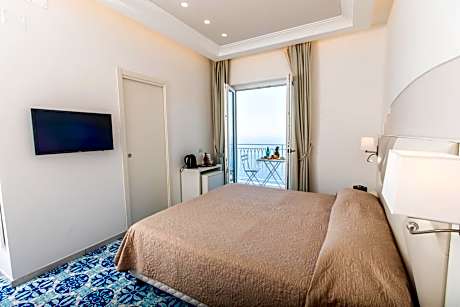 Deluxe Triple Room with Sea View