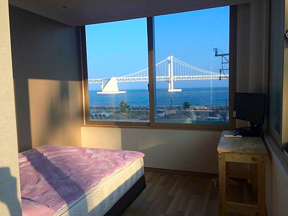 Bexco Hostel B&B