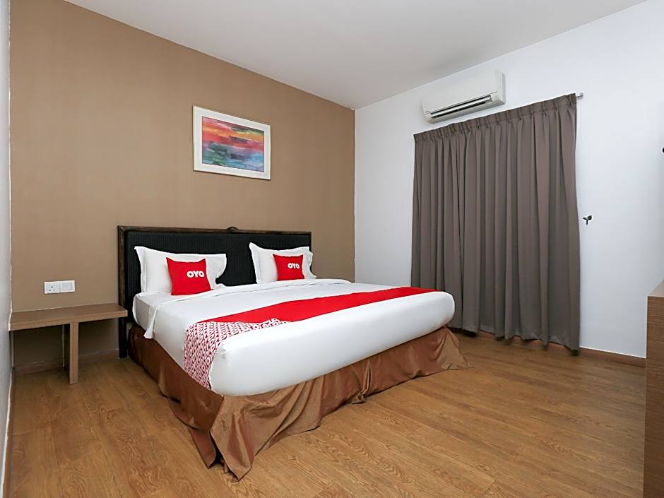 OYO 89915 EAST MOUNT HOTEL