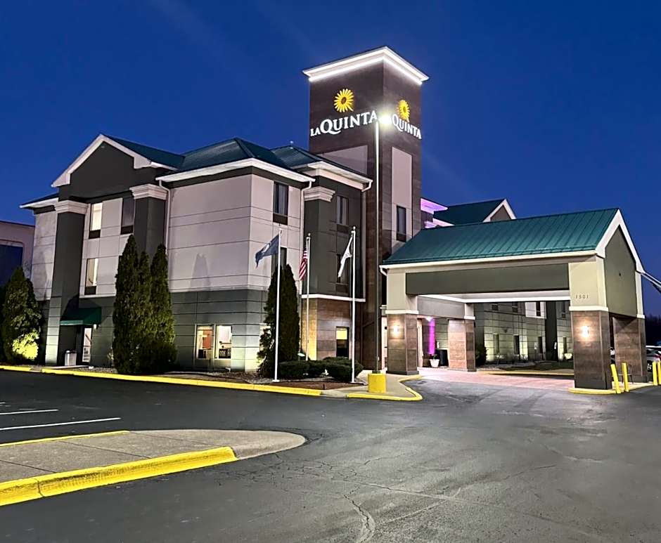 La Quinta Inn & Suites by Wyndham Louisville East