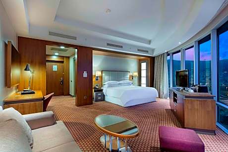 Deluxe Corner Room