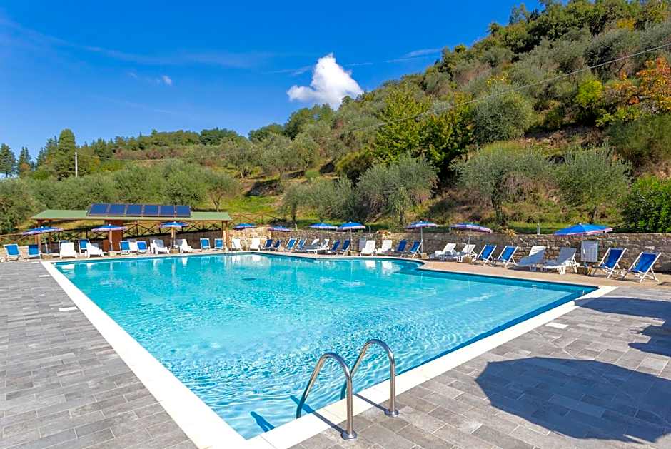 ISA-Farmhouse with swimming-pool in Chianti-area in the middle of Tuscan nature