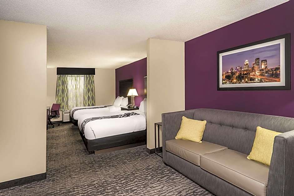 La Quinta Inn & Suites by Wyndham Louisville East