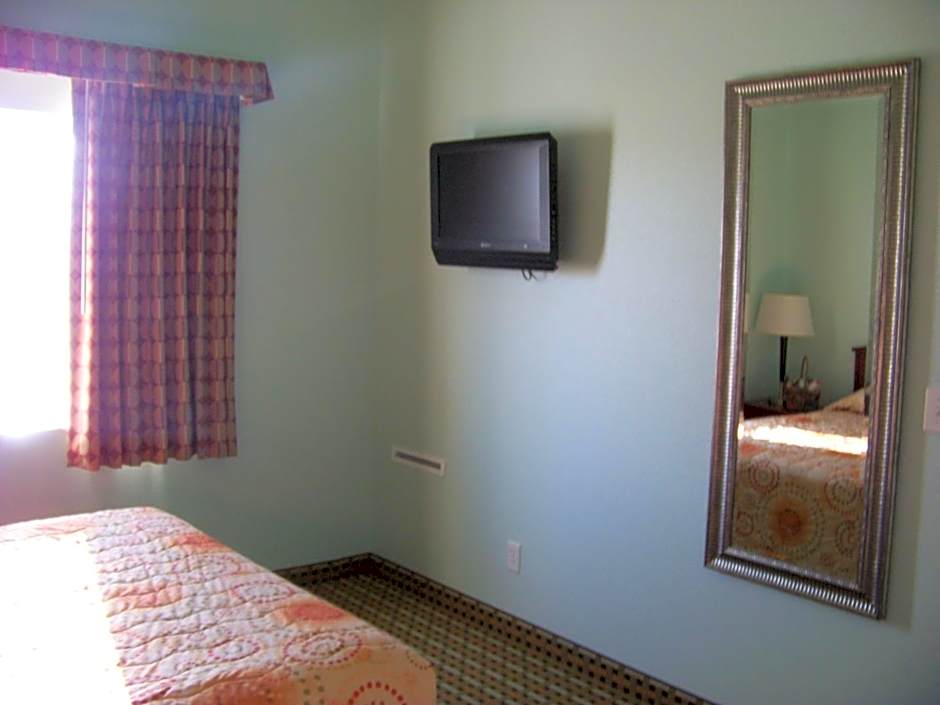 Days Inn & Suites by Wyndham Columbus NE
