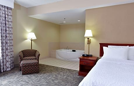 2 QUEENS MOBILITY ACCESS W/TUB NONSMOKING MICROWV/FRIDGE/HDTV/WORK AREA FREE WI-FI/HOT BREAKFAST INCLUDED