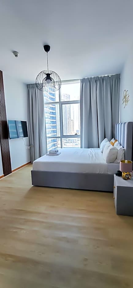 Spacious Apartment Marina View