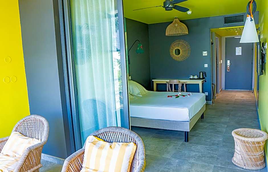 Dina Morgabine Saint Gilles