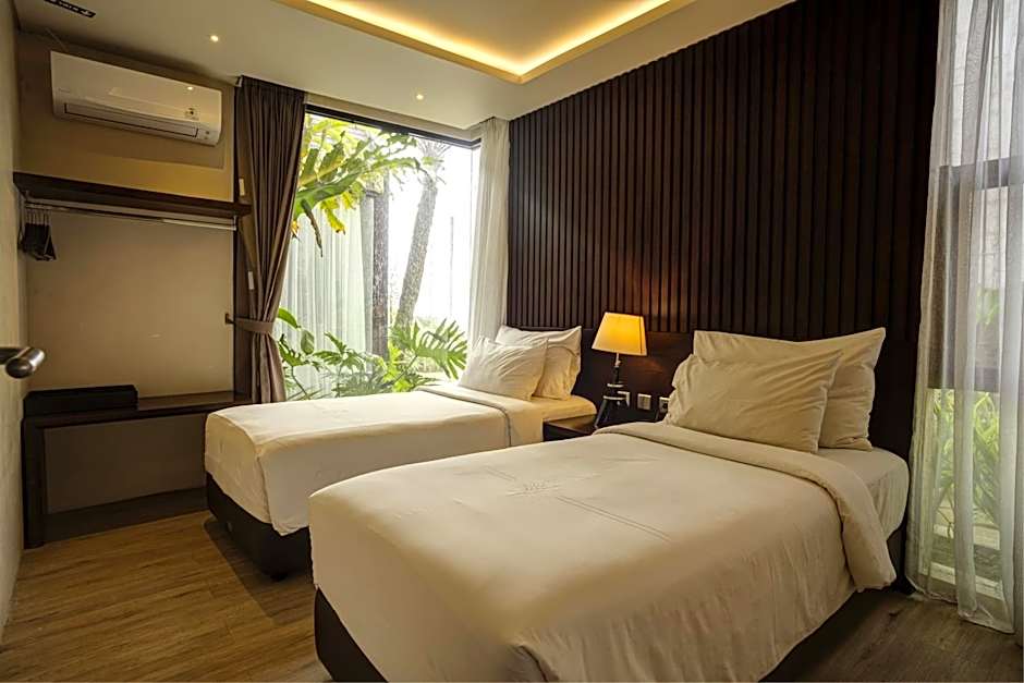 Photo 1 of 15 of Executive Suite
