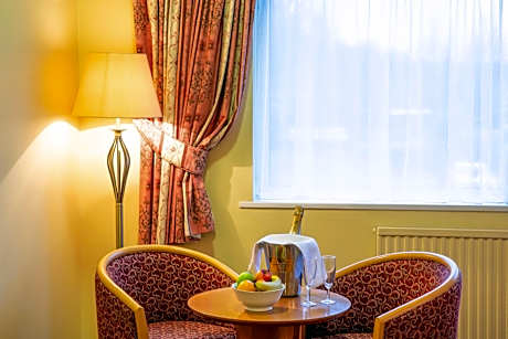 Superior Queen Room with Queen Bed - Non-Smoking