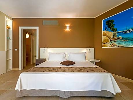 Deluxe Double Room with Extra Bed