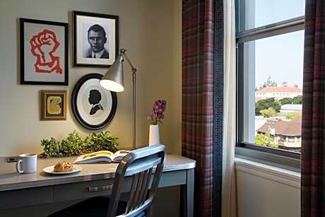 Graduate King Room