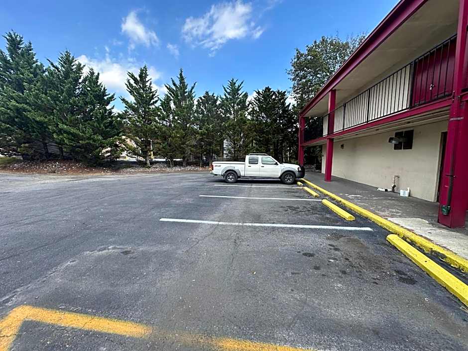 Hotel Red Rose by Townhouse Covington I-64