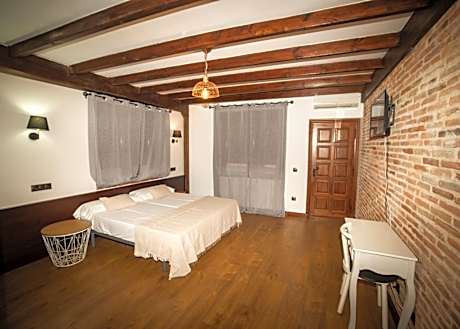 Quadruple Room with Private Bathroom