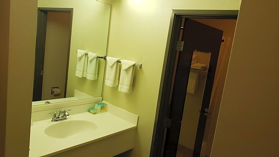 Travelodge by Wyndham Carlsbad NM