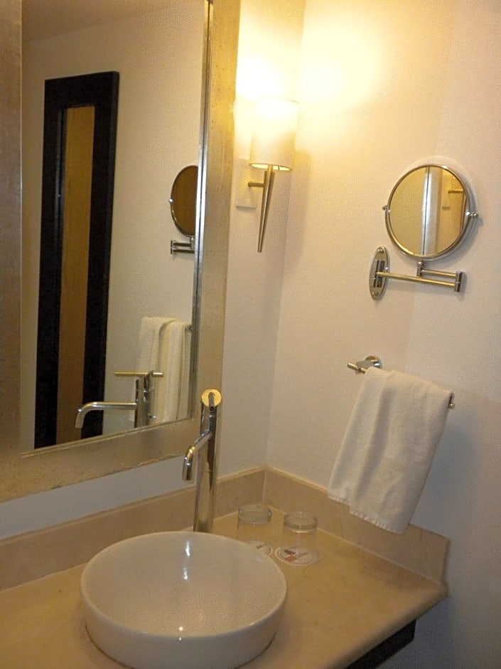 Hotel & Suites PF