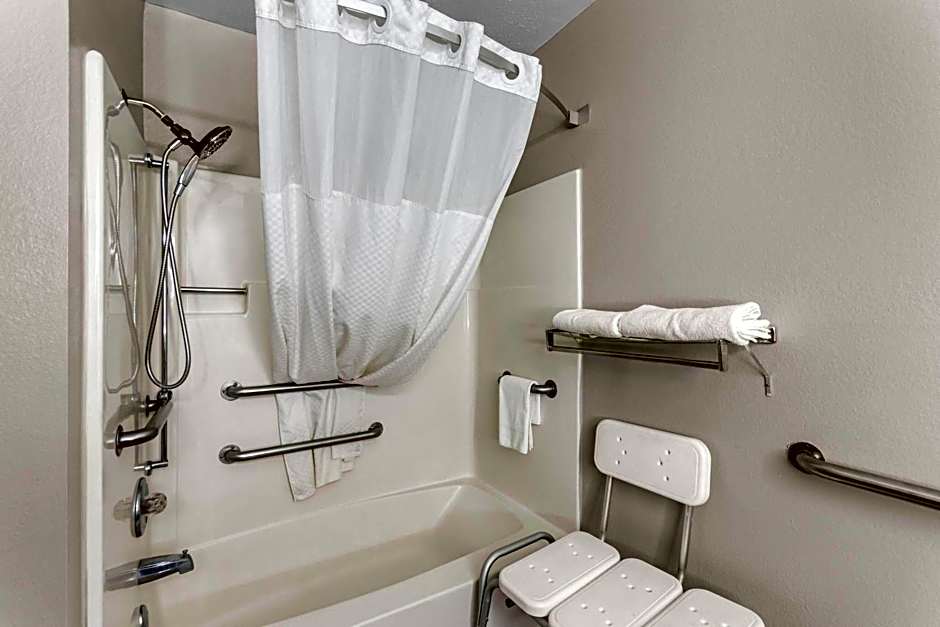 Super 8 by Wyndham Evansville East