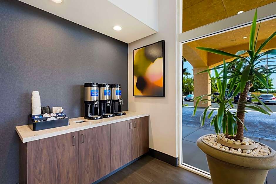 Best Western Inn & Suites Lemoore