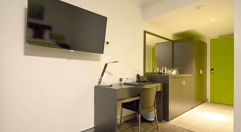 Mackay Oceanside Central Hotel