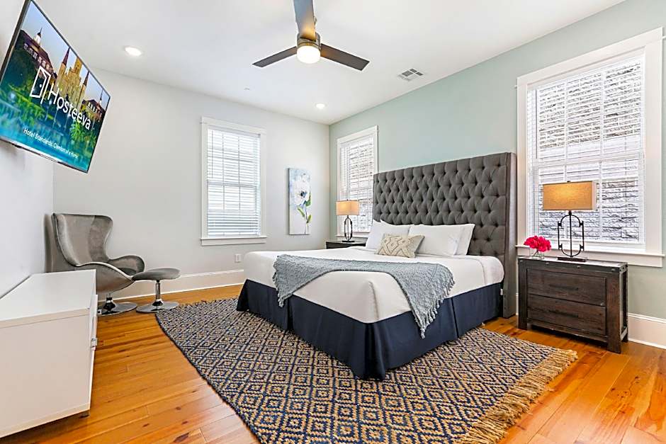 Stunning 4 & 5 BRs w Pool by Hosteeva