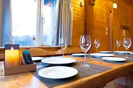 Woodhouse Yasunaya/Near Nakajima Island in Lake Toya, a place of tranquility.