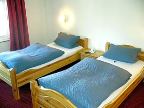 Basic Double Room with Shared Toilet