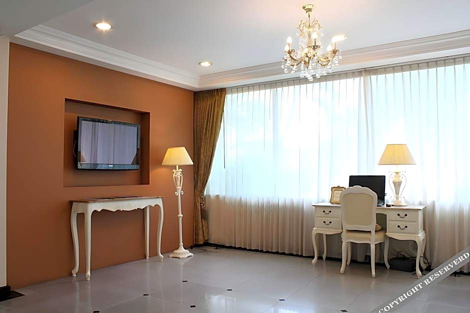 Romance Hotel Srinakarin