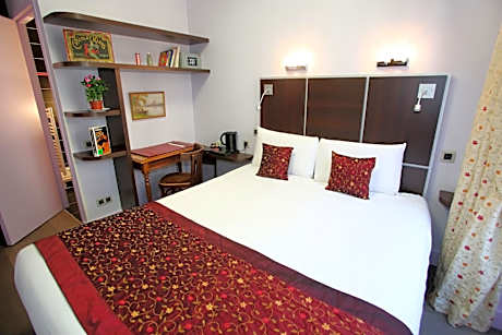 Standard Double Room with Courtyard View