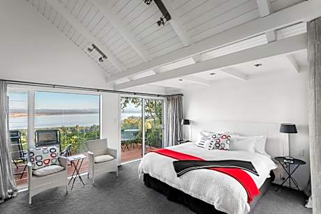 Wharewaka - King or Twin Suite