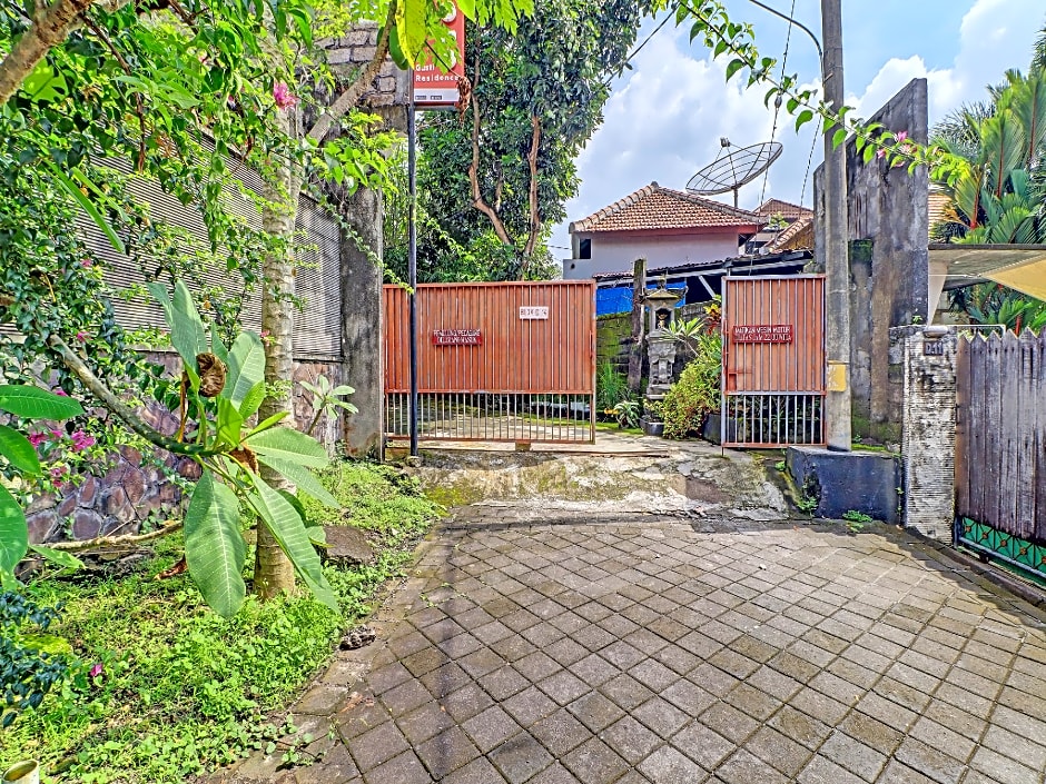 SUPER OYO 1356 Gusti Residence
