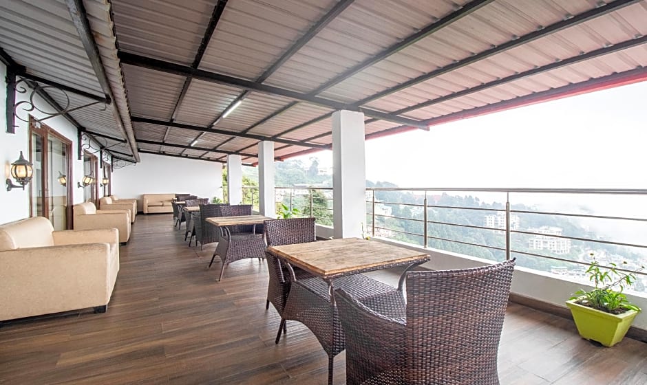 Treebo Premium Queen Of Hills Near Mall Road