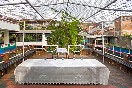 2996 Penginapan Villa Balong Bho