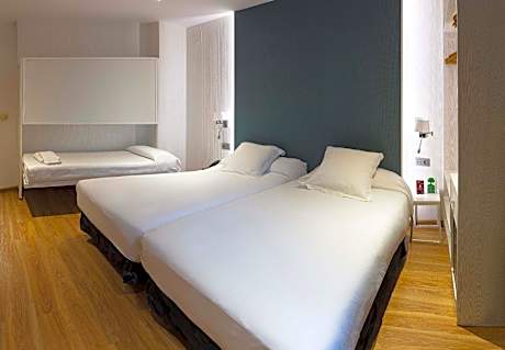 Family Room (4 Adults)