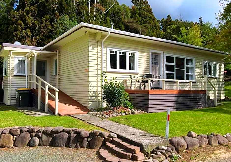 Sapphire Springs Holiday Park and Thermal Pools