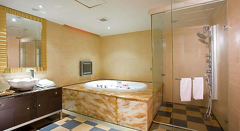 Crystal Business Motel