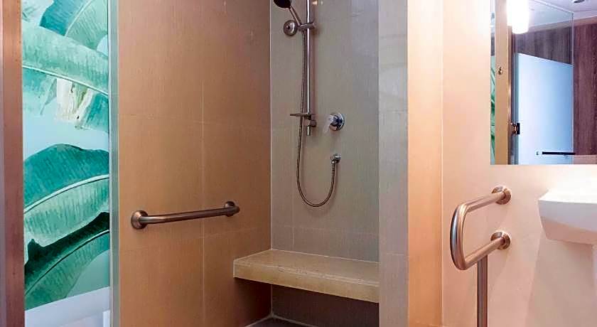 Holiday Inn Express Phuket Patong Beach Central By IHG