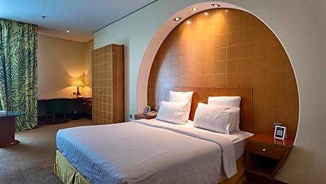 Deluxe Double Room with Golf View